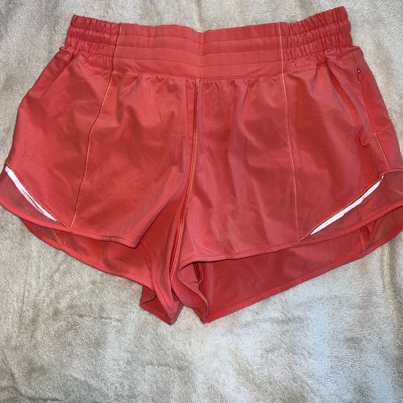 Lululemon hotty hot short size 10 high rise 2.5 inch raspberry cream - Picture 2 of 4